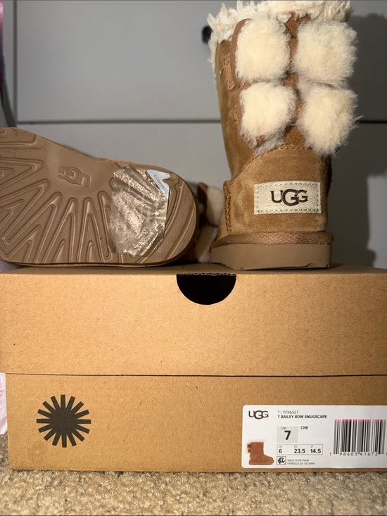UGG Other - UGG Kids Bow-Accent Boot in Chestnut with Cream Fur